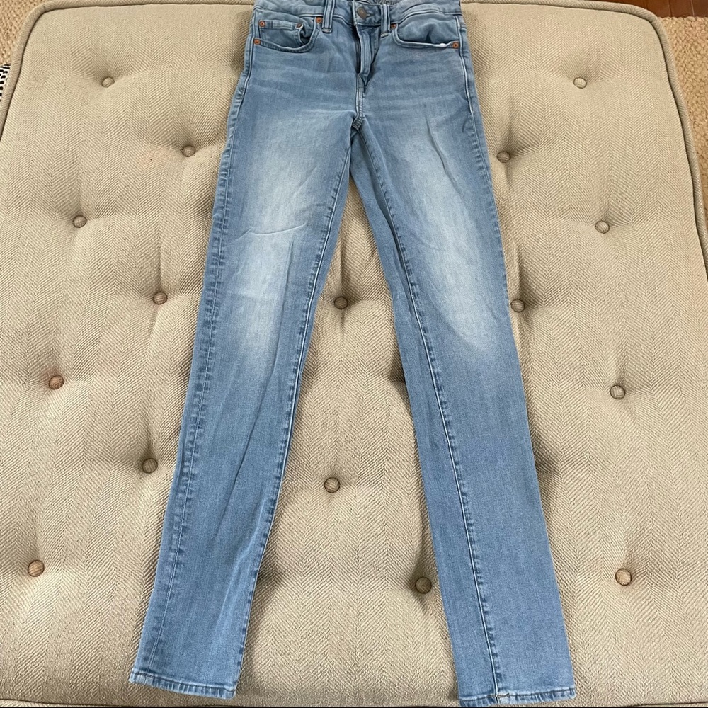 American eagle lightwash skinny jeans 28 x 33.5”